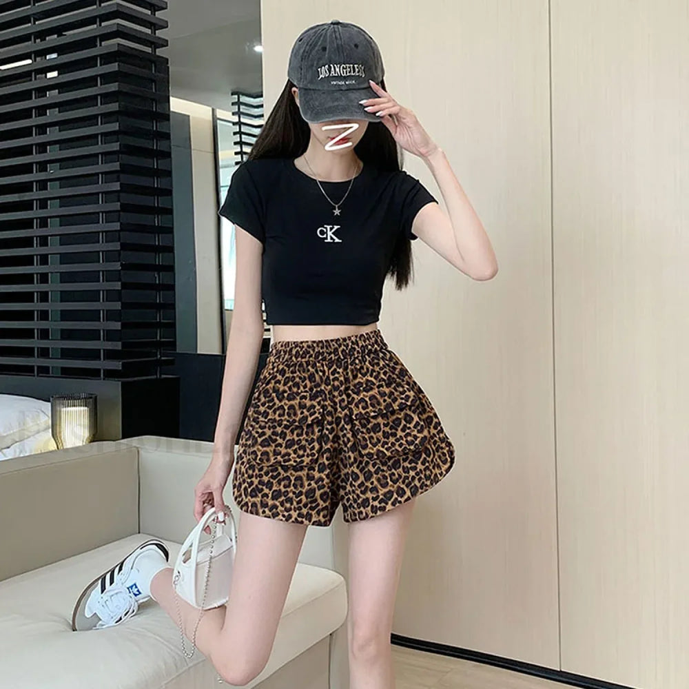 Retro Leopard Elastic High Waist Pocket Shorts
