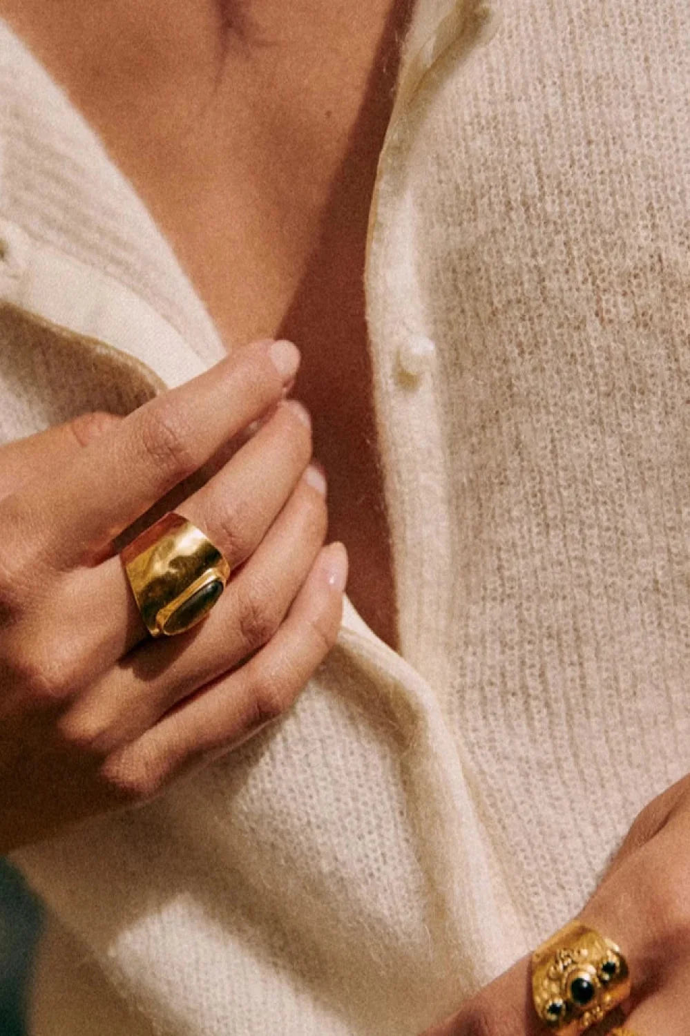 Simple Button Round Neck Knit Cardigan