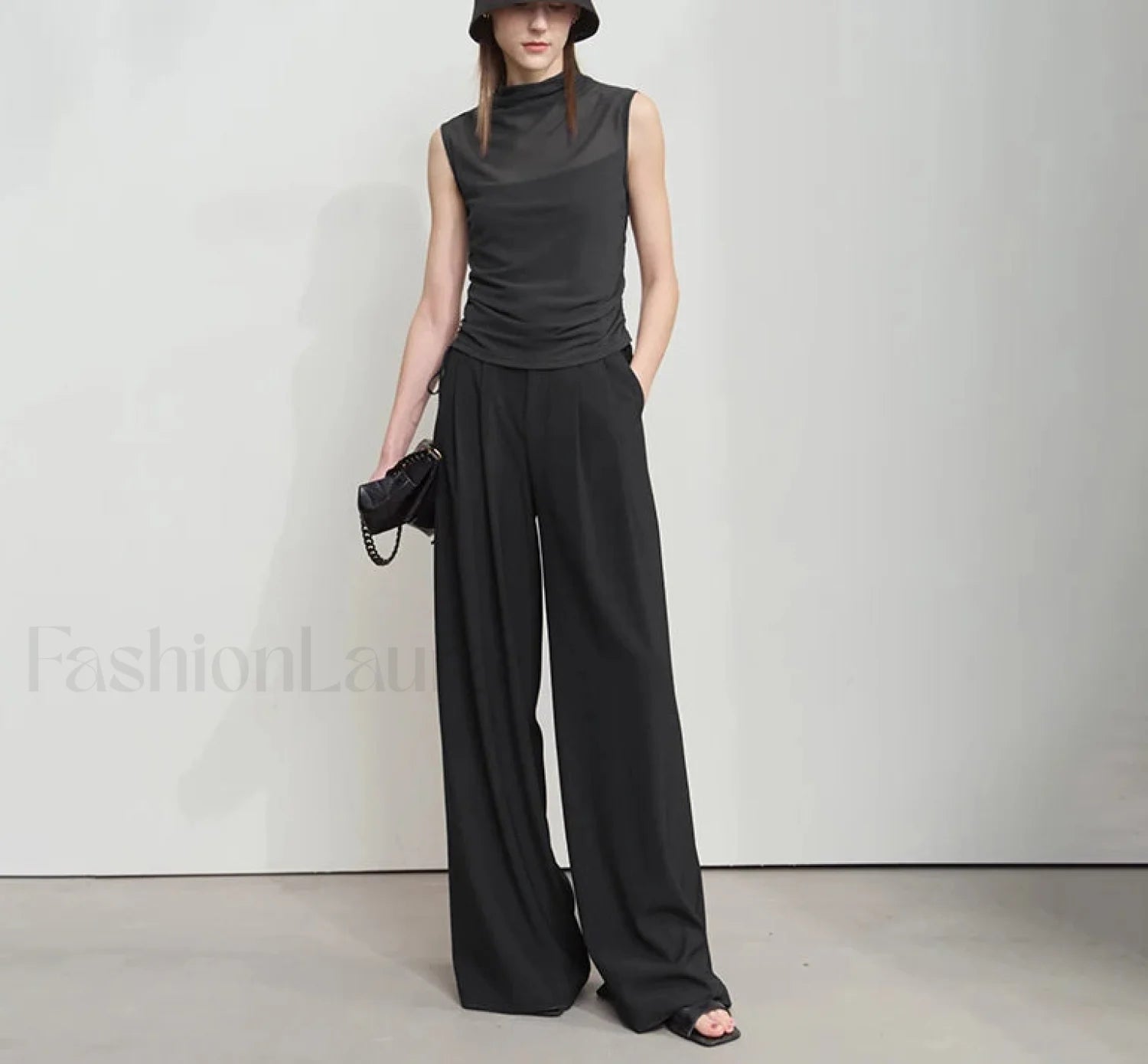Solid Sleeveless Turtleneck Slim T-Shirt Secondary image