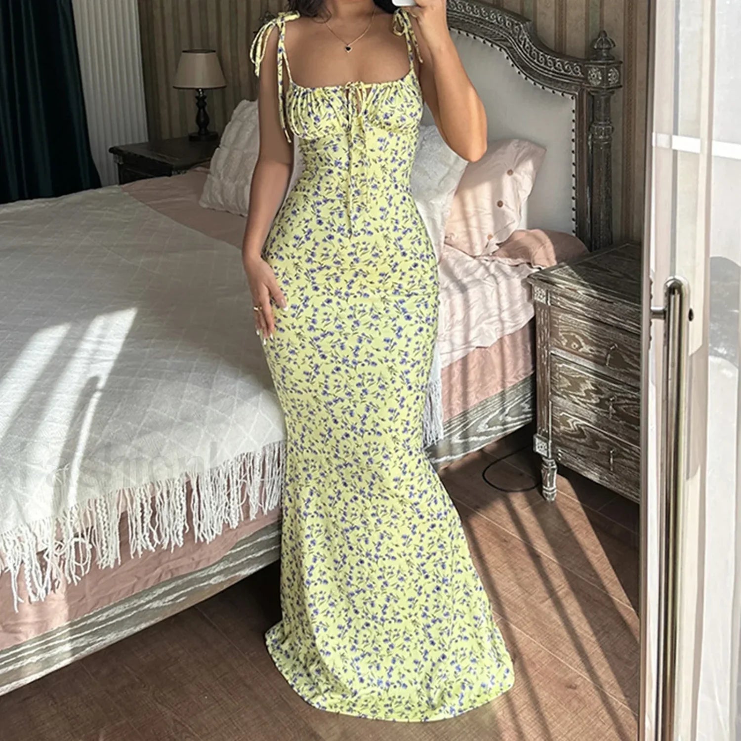 Spaghetti Bodycon Blue Floral Dress Secondary image