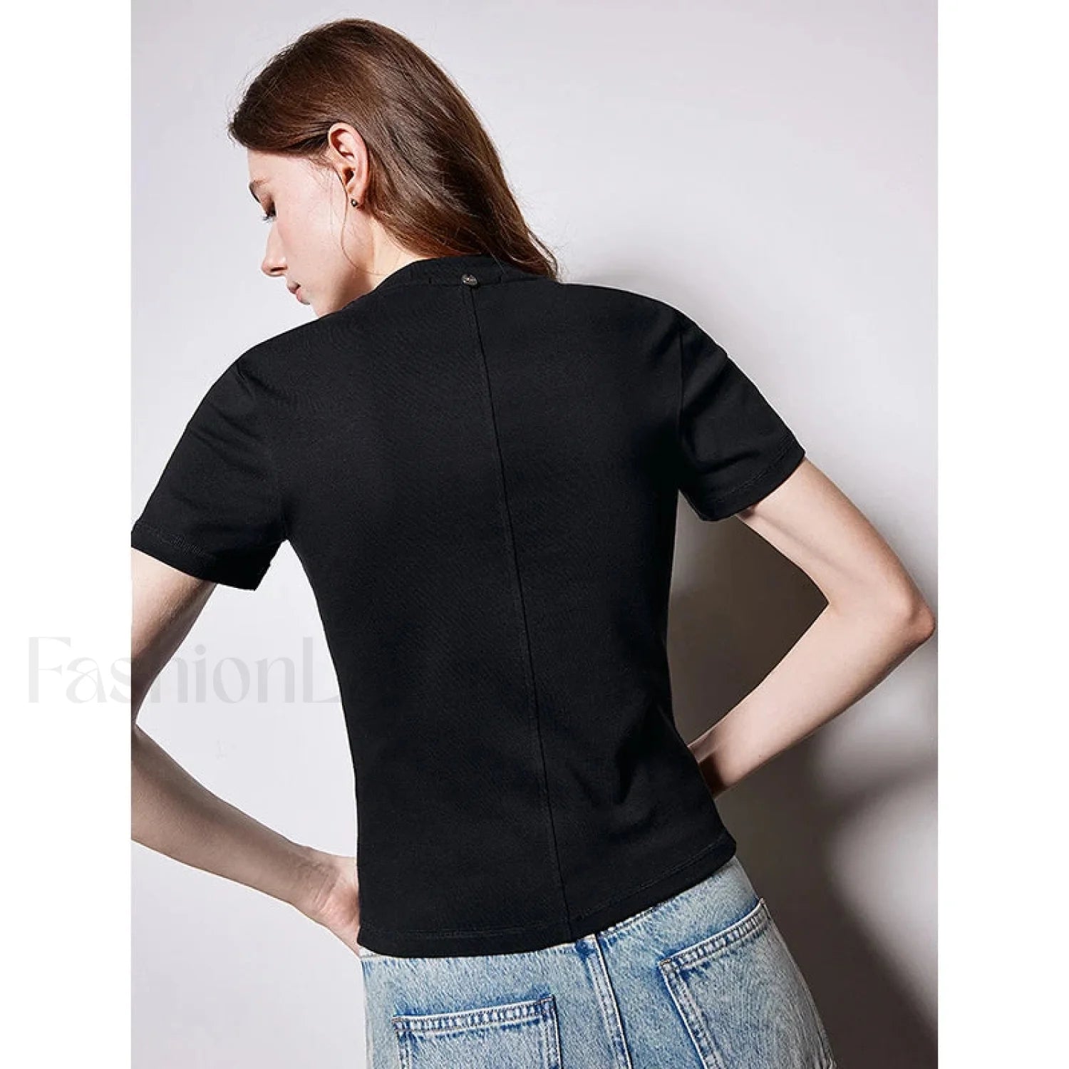 U-neck Slim Fit Pullover Cotton T-Shirt Secondary image