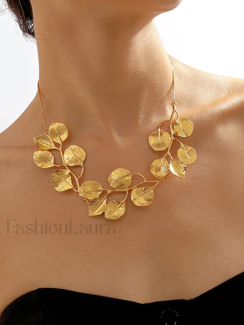 Vintage Alloy Graceful Leaf Design Necklace Gold / One Size Necklaces