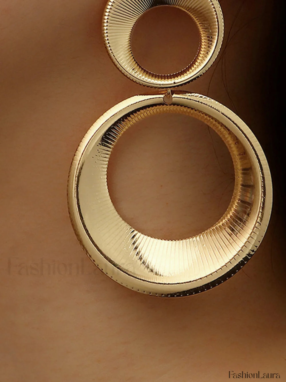 Vintage Round Graceful Bold Pendant Earrings Gold / One Size Earrings