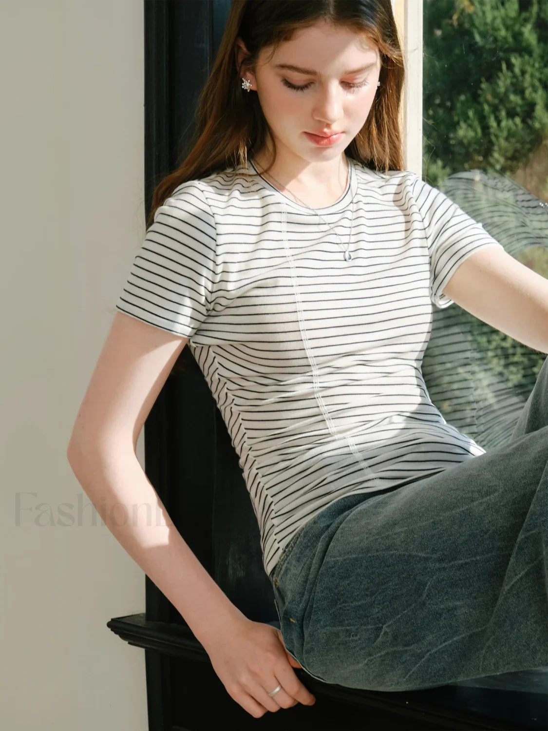 Wool Slim Stripe Irregular Hem T-Shirt Secondary image
